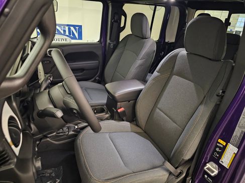 New 2026 Jeep Gladiator Sport image 13