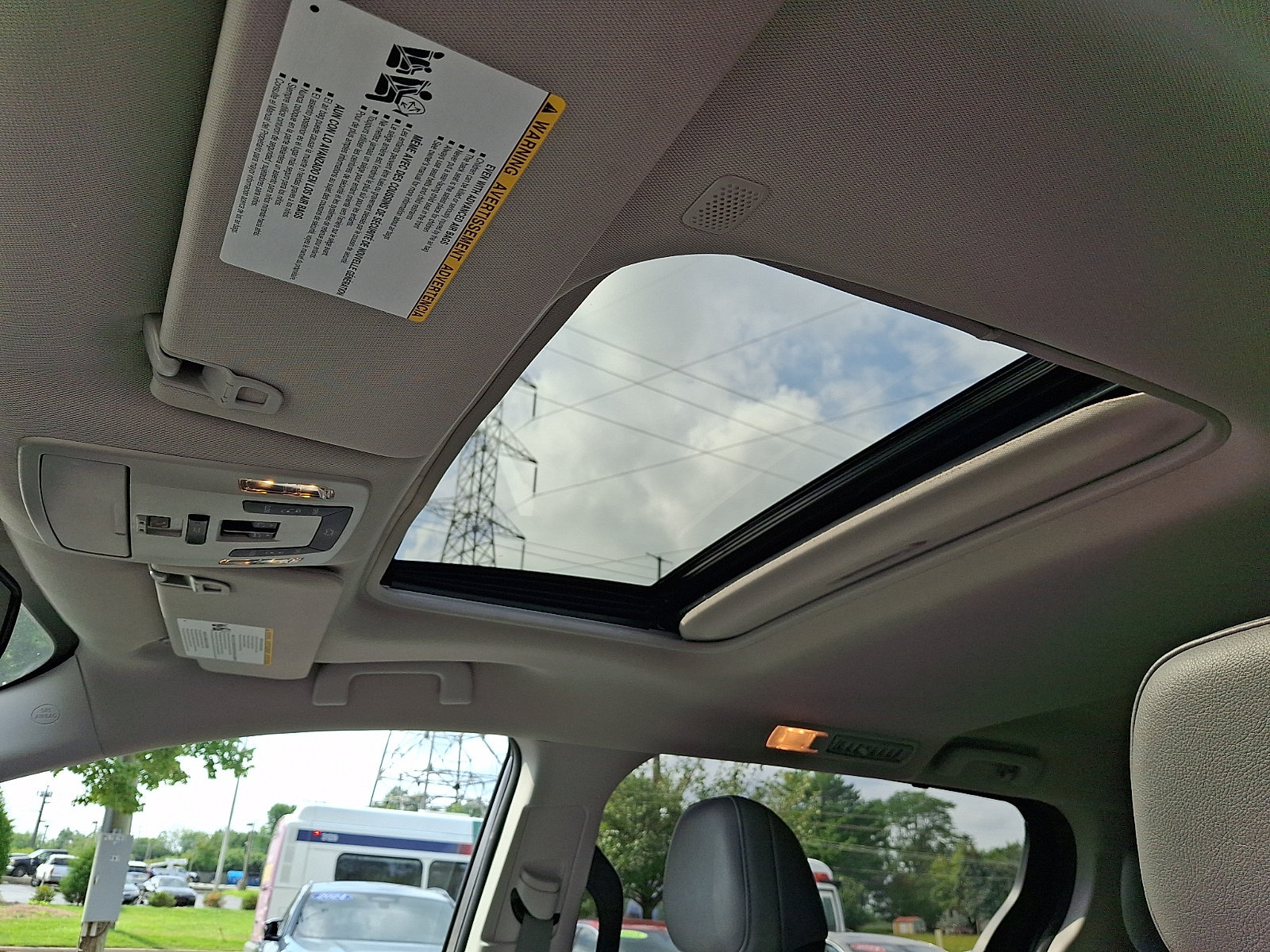 Used 2024 Toyota Sienna XLE FWD image 15