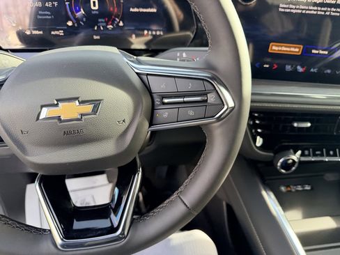 New 2026 Chevrolet Suburban Premier image 25