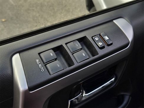 Used 2021 Toyota 4Runner SR5 Premium image 11