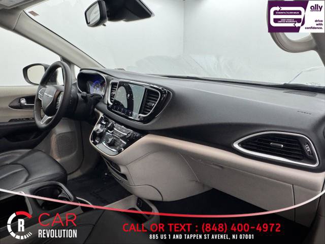 Used 2023 Chrysler Pacifica Touring-L FWD image 58