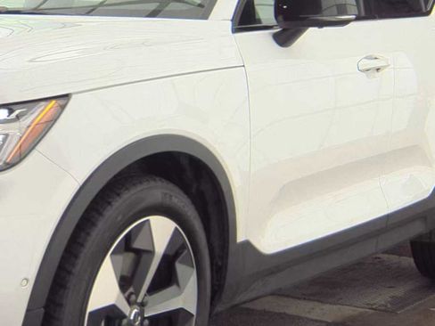 Used 2023 Volvo XC40 B4 Ultimate image 26