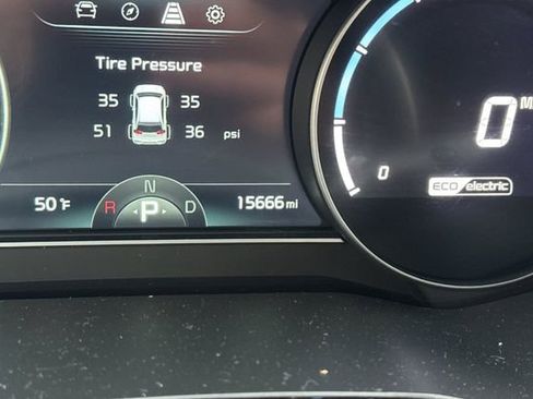 Used 2022 Kia Niro EX Premium image 38