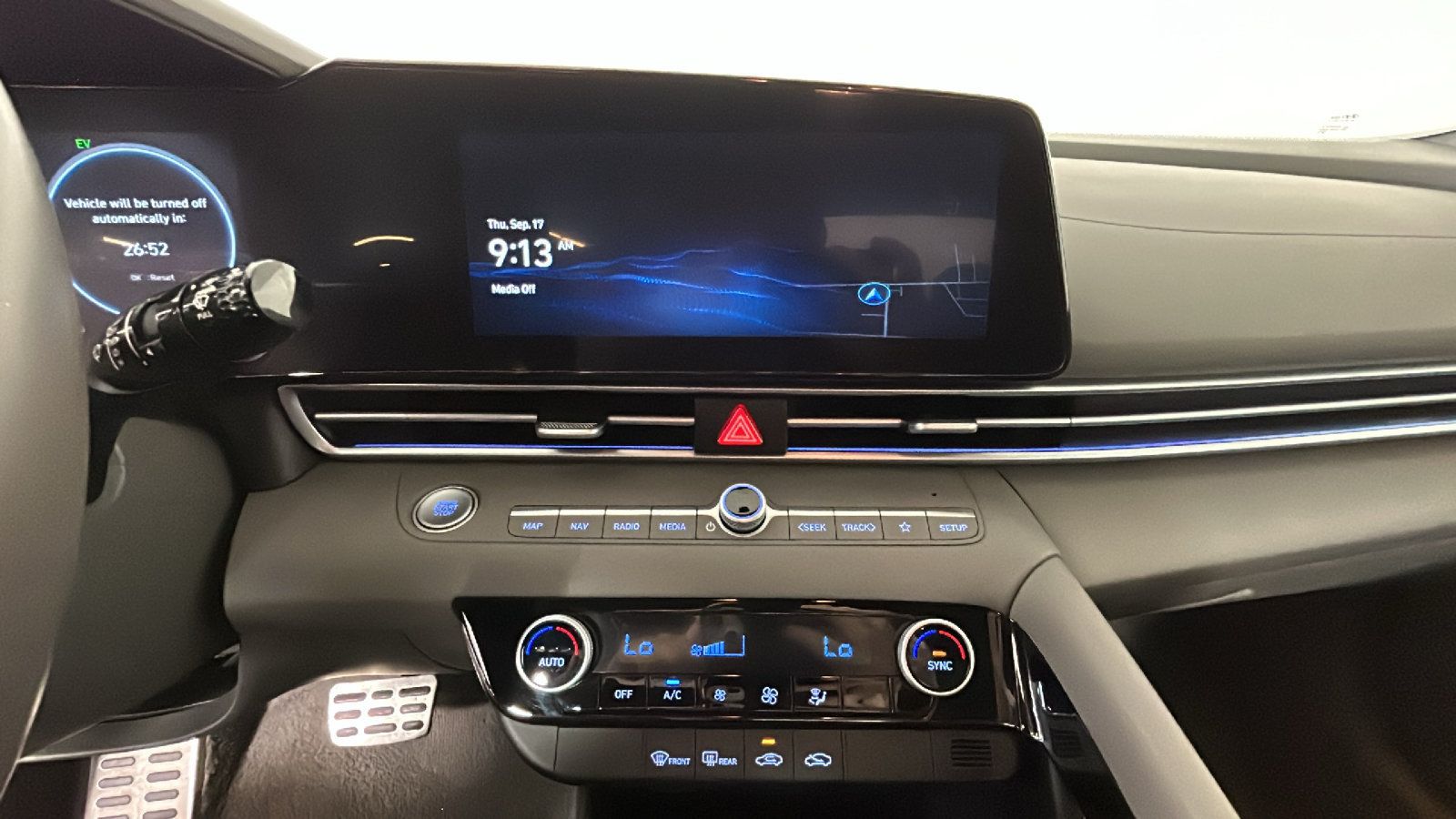 Used 2025 Hyundai Elantra SEL FWD image 27