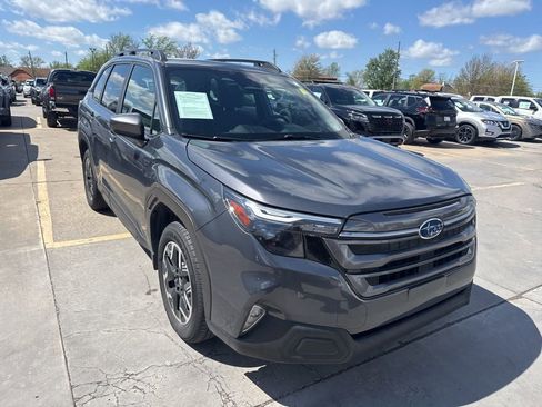 Used 2025 Subaru Forester Premium image 3