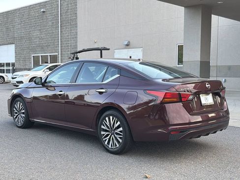 Used 2025 Nissan Altima 2.5 SV FWD image 5