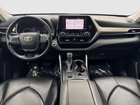 Used 2021 Toyota Highlander XLE FWD image 20