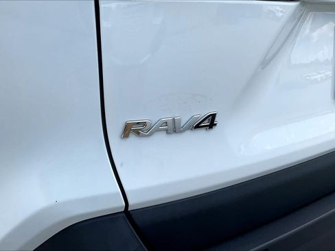Used 2024 Toyota RAV4 XLE w/ Convenience Package FWD image 31