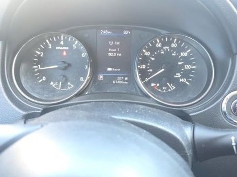 Used 2018 Nissan Rogue SV w/ Premium Package image 4