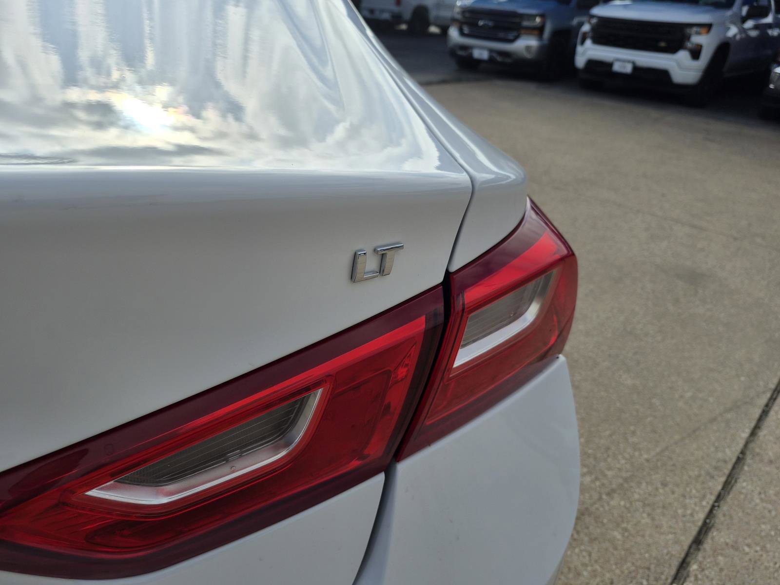 Used 2025 Chevrolet Malibu LT FWD image 12