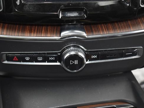 Used 2024 Volvo XC60 B5 Plus image 26