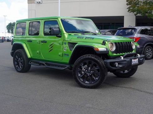 Used 2025 Jeep Wrangler Unlimited Sahara AWD/4WD image 5