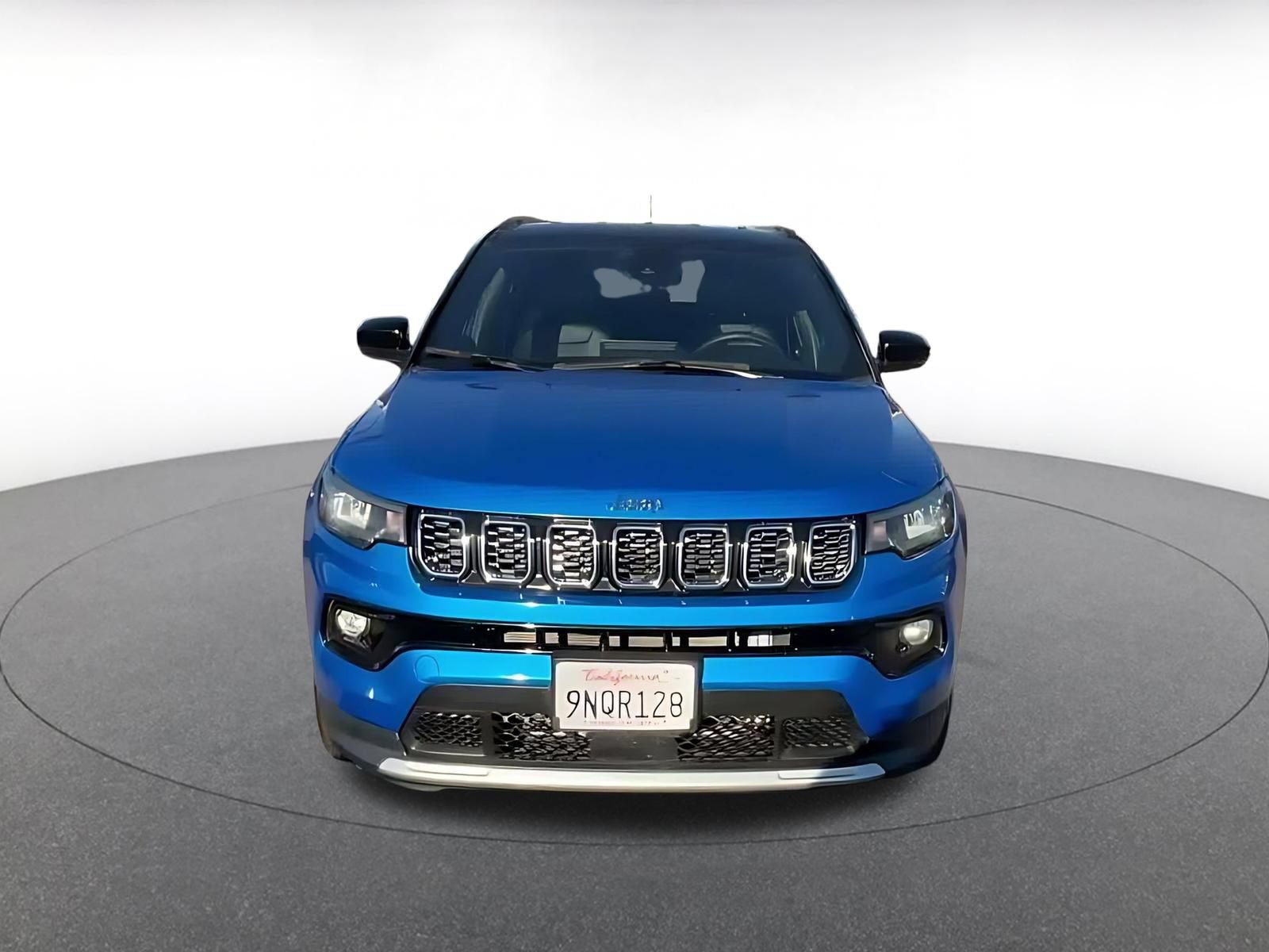 Used 2025 Jeep Compass Limited AWD/4WD image 4