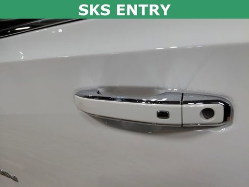 Certified 2024 GMC Yukon XL SLT AWD/4WD image 13