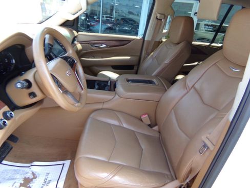 Used 2016 Cadillac Escalade ESV Platinum AWD/4WD image 8
