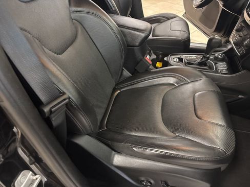 Used 2019 Jeep Cherokee High Altitude image 34