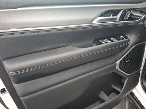 New 2026 Jeep Grand Wagoneer L 4WD image 9
