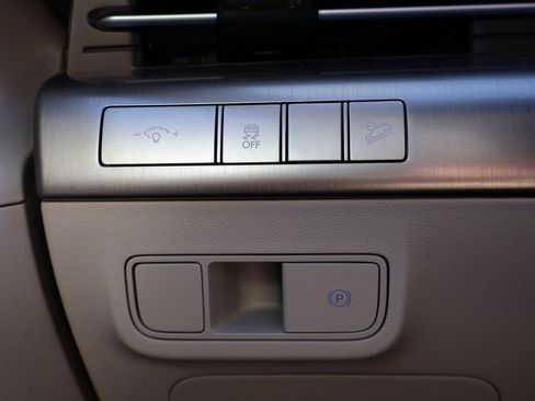 Used 2025 Hyundai Kona SEL image 30