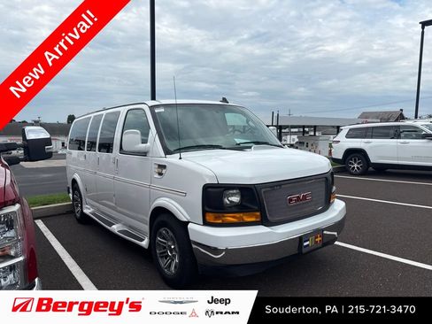 Used 2017 GMC Savana 2500 RWD image 1
