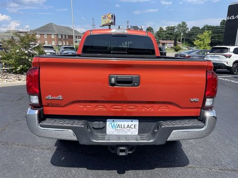 Used 2018 Toyota Tacoma SR5 AWD/4WD image 5
