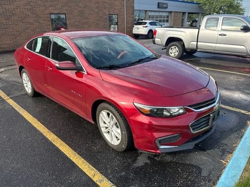 Used 2017 Chevrolet Malibu LT FWD image 2
