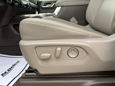 Used 2024 Chevrolet Silverado 2500 LTZ w/ LTZ Convenience Package image 17