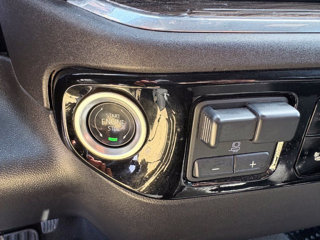 Used 2025 Chevrolet Silverado 1500 LT RWD image 19