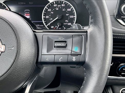 Used 2023 Nissan Rogue SL AWD/4WD image 12