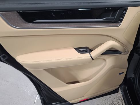 New 2026 Porsche Cayenne image 26