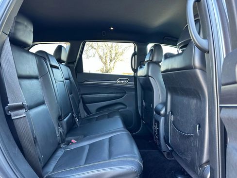 Used 2017 Jeep Grand Cherokee Limited image 27