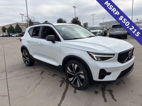 Certified 2023 Volvo XC40 B5 Plus w/ Driver Assist Package image 3