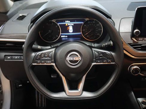 Used 2024 Nissan Altima 2.5 SV image 15