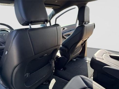 New 2026 Chrysler Pacifica Select w/ S Appearance Package image 25