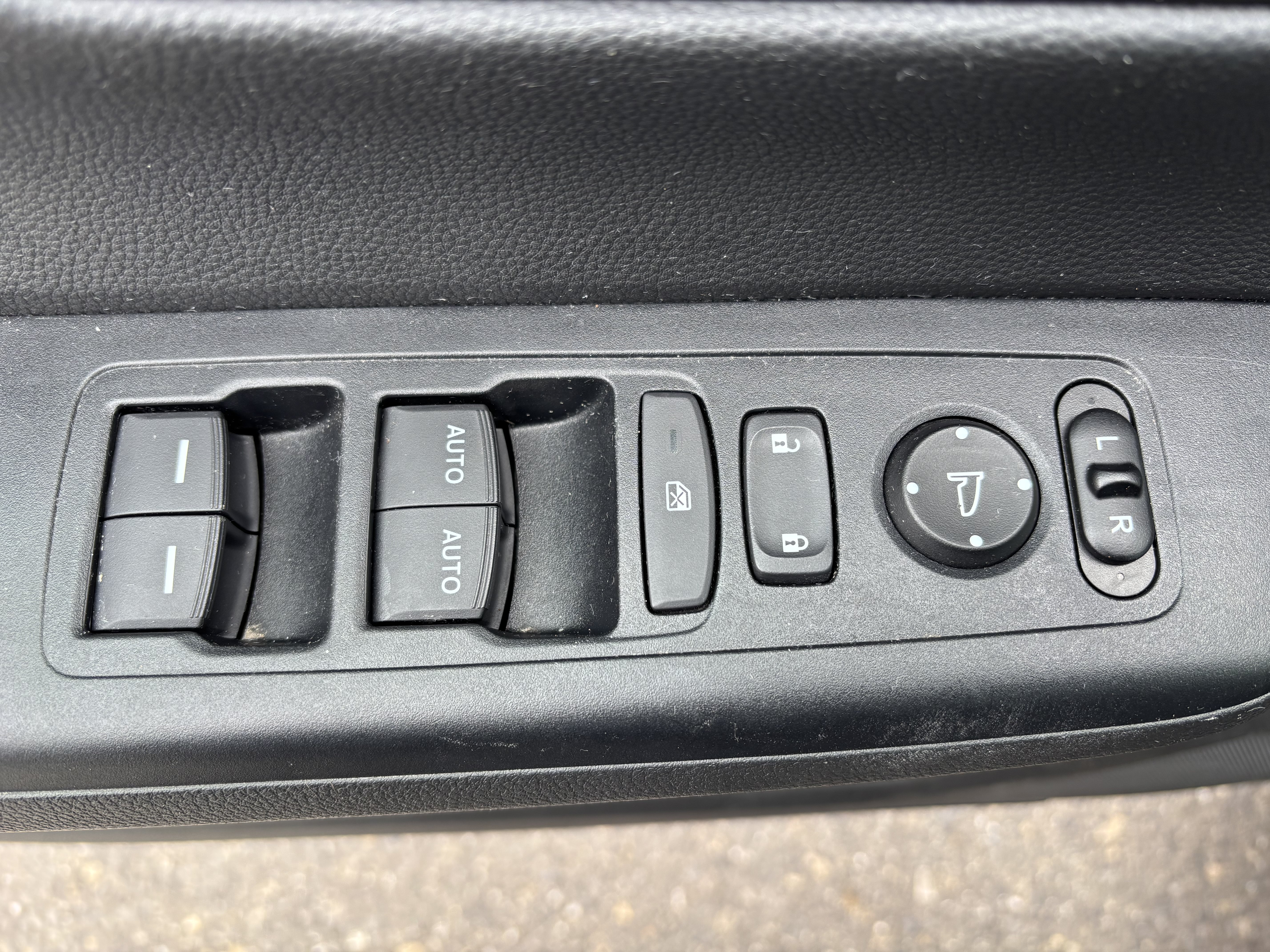 Used 2025 Honda CR-V EX image 16