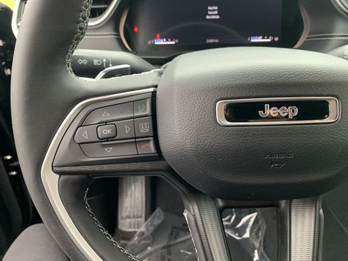 Used 2023 Jeep Grand Cherokee L Laredo AWD/4WD image 19