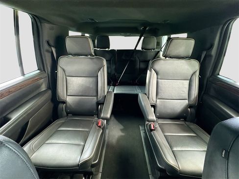 Used 2021 Chevrolet Suburban Premier image 13