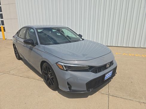 Used 2025 Honda Civic Sport image 2