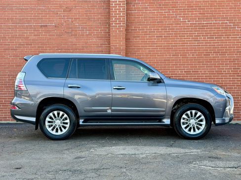 Used 2017 Lexus GX 460 image 4