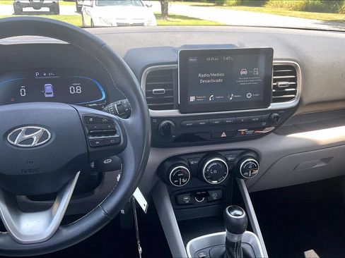 Used 2023 Hyundai Venue SEL FWD image 6