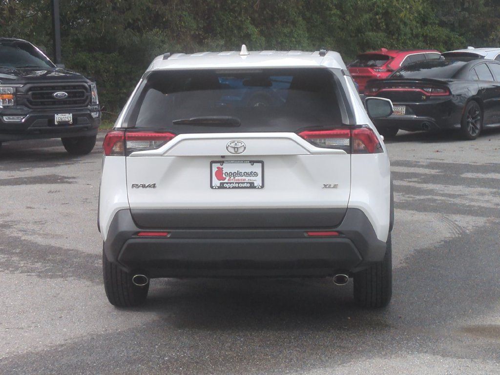 Used 2020 Toyota RAV4 XLE FWD image 6