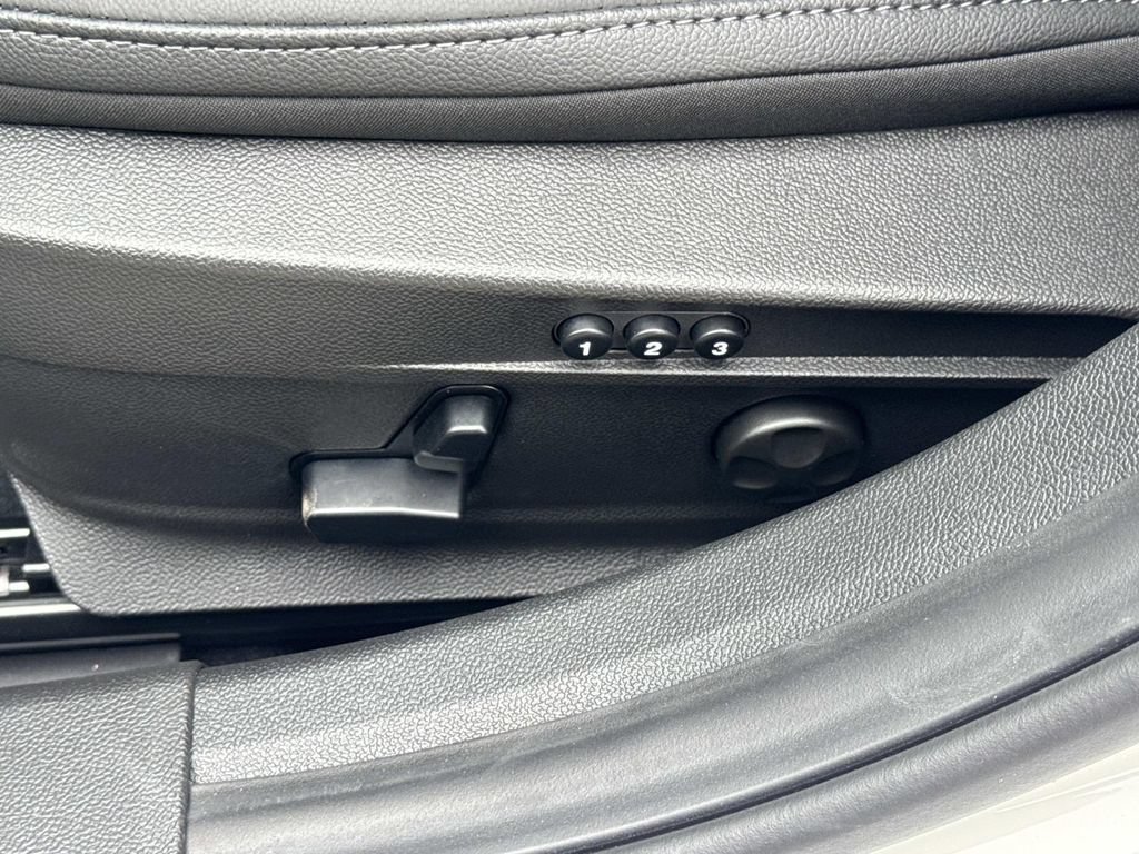 New 2026 Alfa Romeo Giulia w/ Driving Assist Package RWD image 19