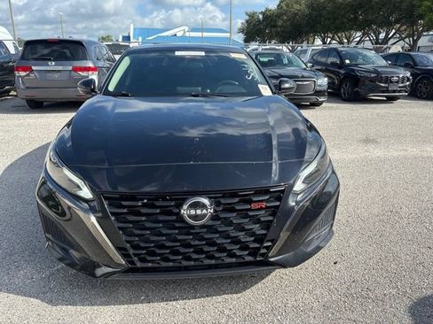 Used 2024 Nissan Altima 2.5 SR FWD image 2