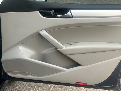 Used 2013 Volkswagen Passat TDI SE FWD image 13