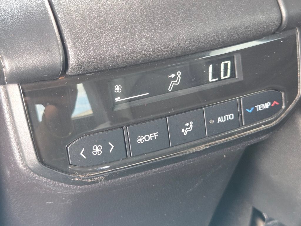 Used 2022 Toyota Highlander XLE FWD image 8