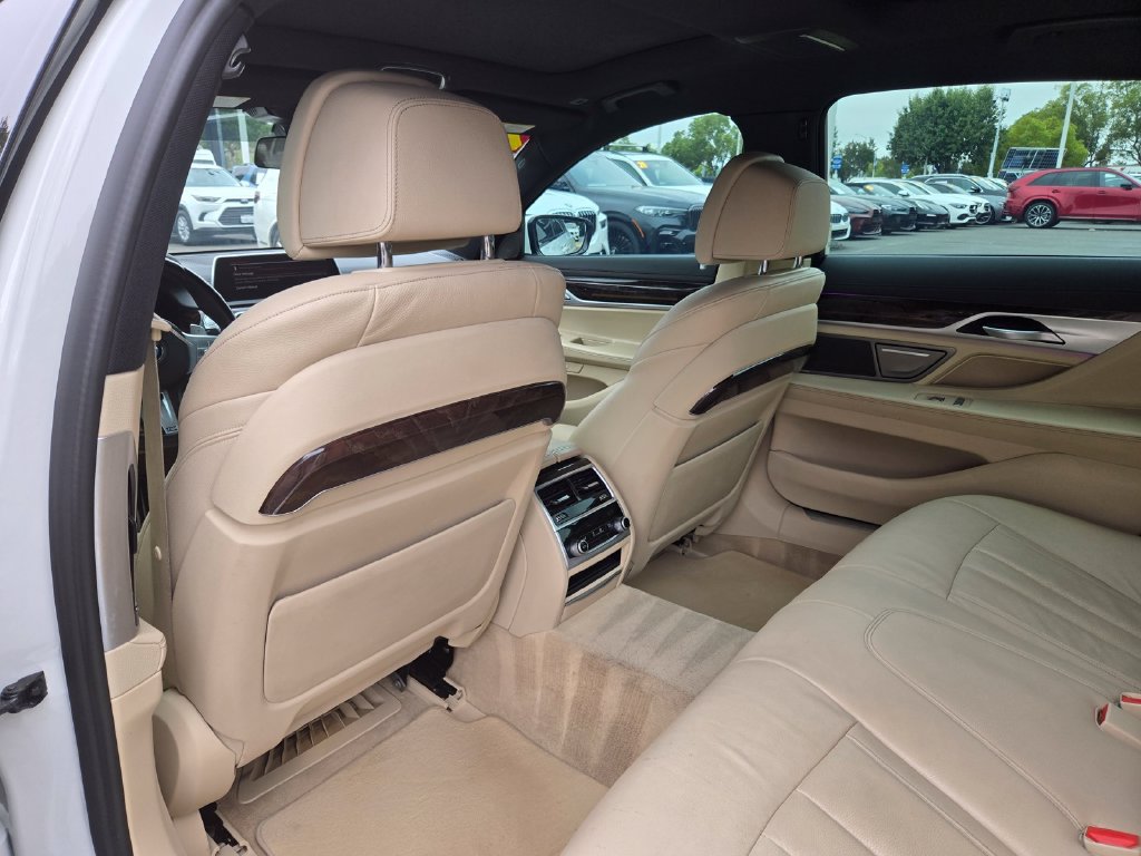 Used 2021 BMW 740i w/ M Sport Package RWD image 14