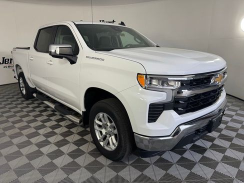 Used 2022 Chevrolet Silverado 1500 LT w/ Safety Package image 7