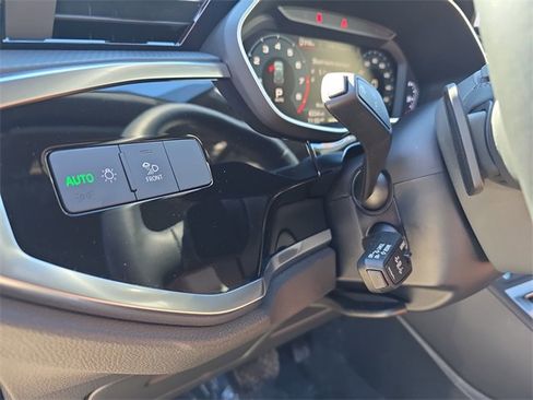 Used 2025 Audi Q3 2.0T Premium w/ Convenience Package image 29