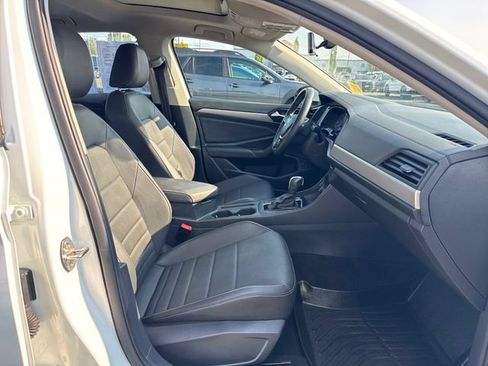 Used 2021 Volkswagen Jetta SE FWD image 9