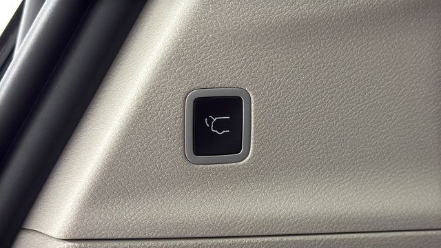Used 2024 Chrysler Pacifica Touring-L FWD image 28