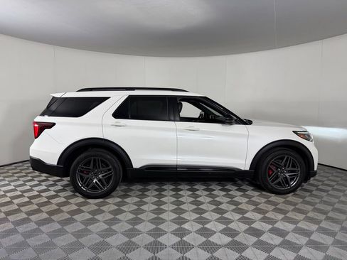 Used 2025 Ford Explorer ST AWD/4WD image 7